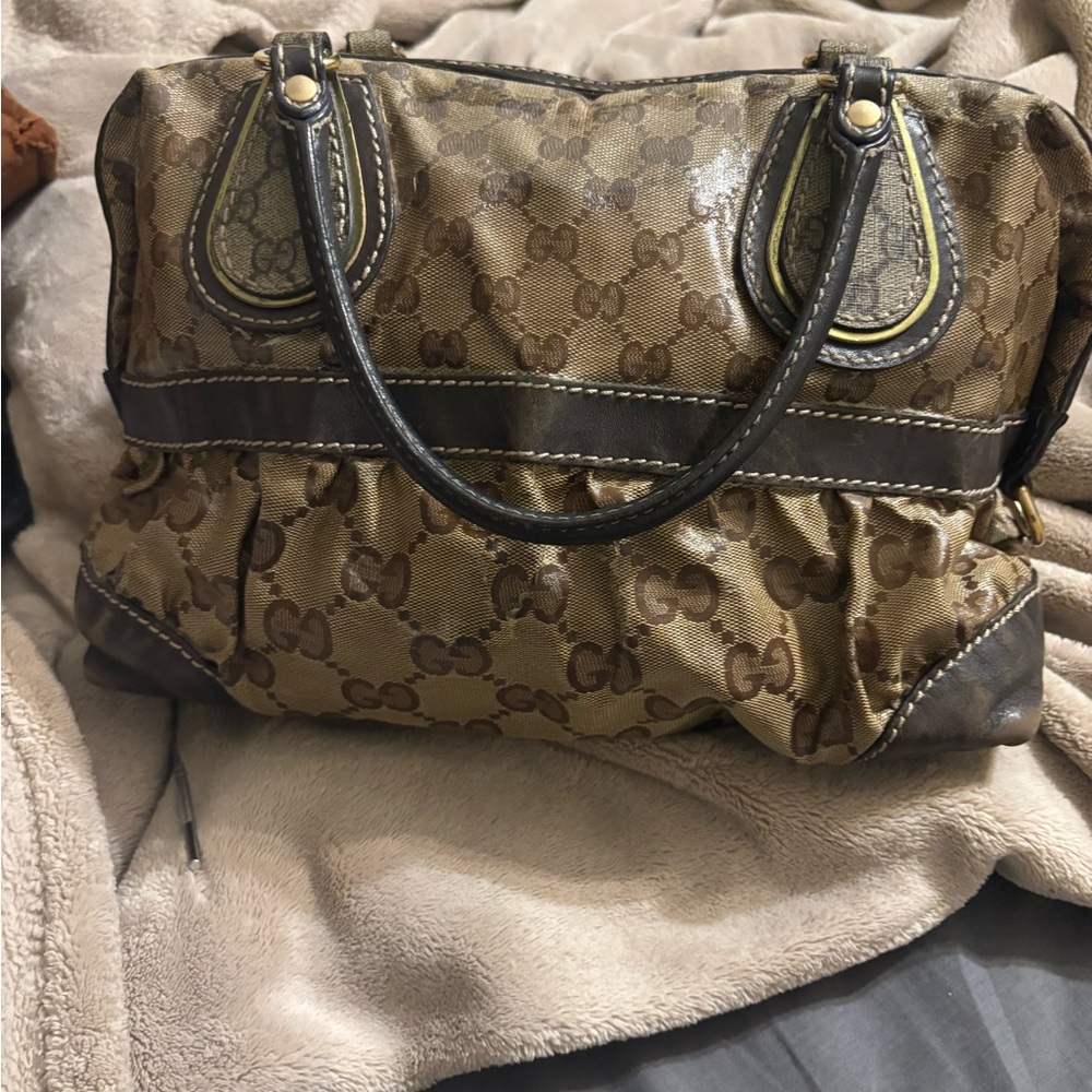 Gucci Brown Shoulder Bag with Classic Elegance